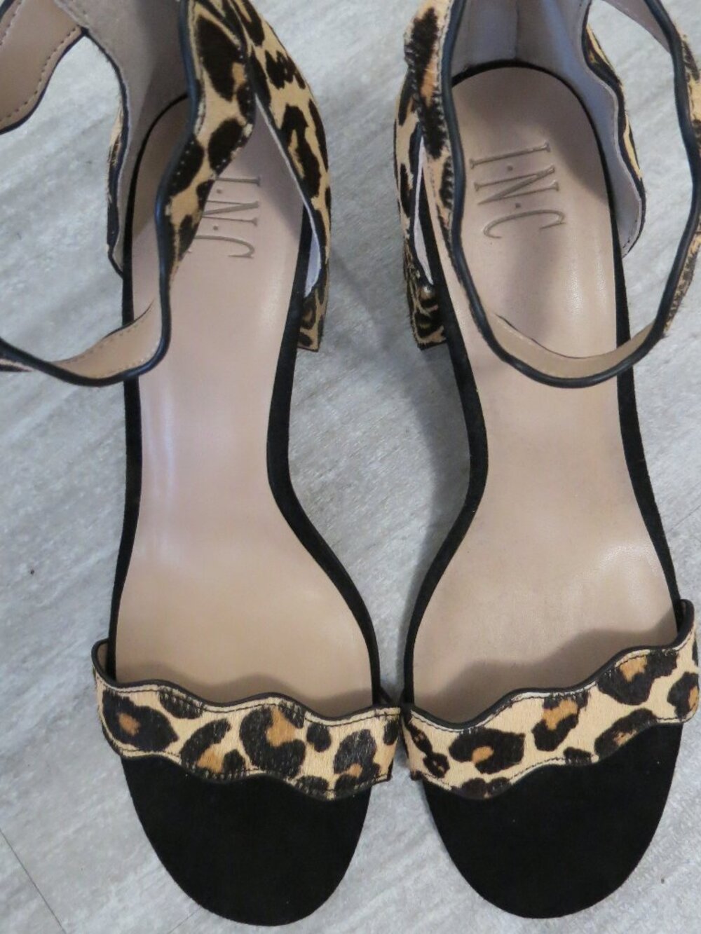 NWOB INC Leopard Animal Print Women's Size 10 Mohair Fur Scalloped Chunky Heel
